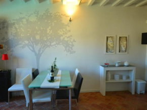 Cosy apartment with swimming pool and garden close to Volterra and S Gimignano Gambassi Terme